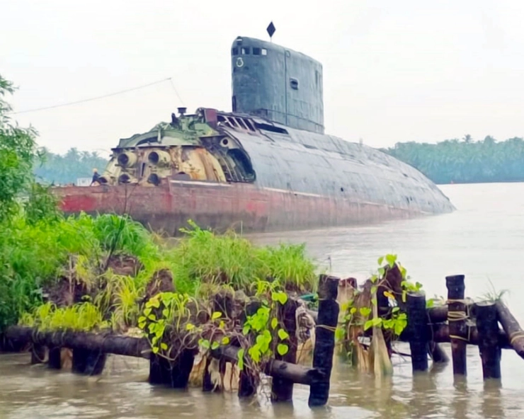 Demolition of historic Indian Navy ship INS-Sindhudhvaj begins at Kerala's Azhikkal