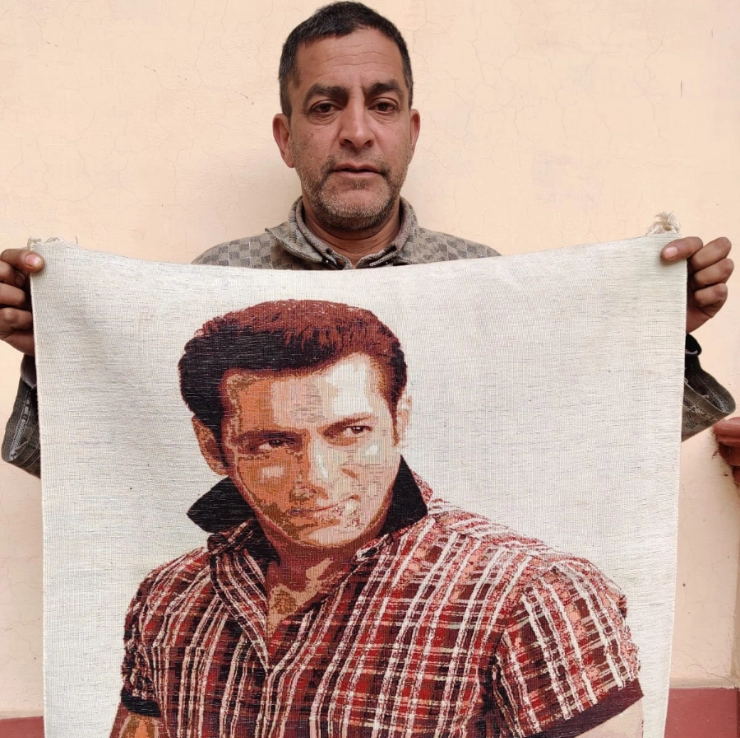 Kashmiri fan weaves Salman Khan into a carpet, PHOTOS go viral
