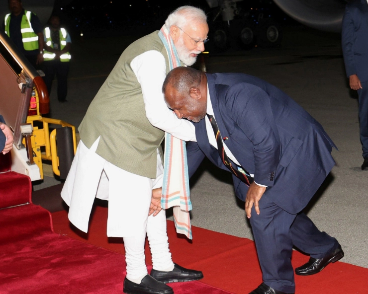 VIDEO: Papua New Guinea PM welcomes PM Modi by touching his feet