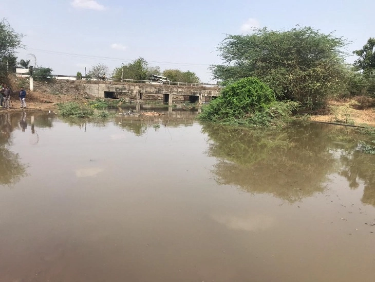 ગુજરાતમાં આકરા જળસંકટ વચ્ચે રાજકોટમાં લાખો લીટર પાણી નદીમાં વહી ગયું