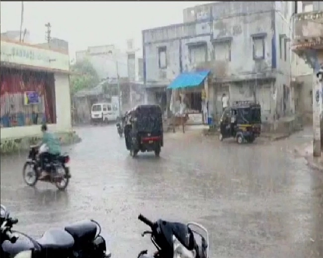 ગુજરાતમાં કમોસમી વરસાદઃ આગામી 12 કલાક ભારે હોવાની હવામાન વિભાગની આગાહી
