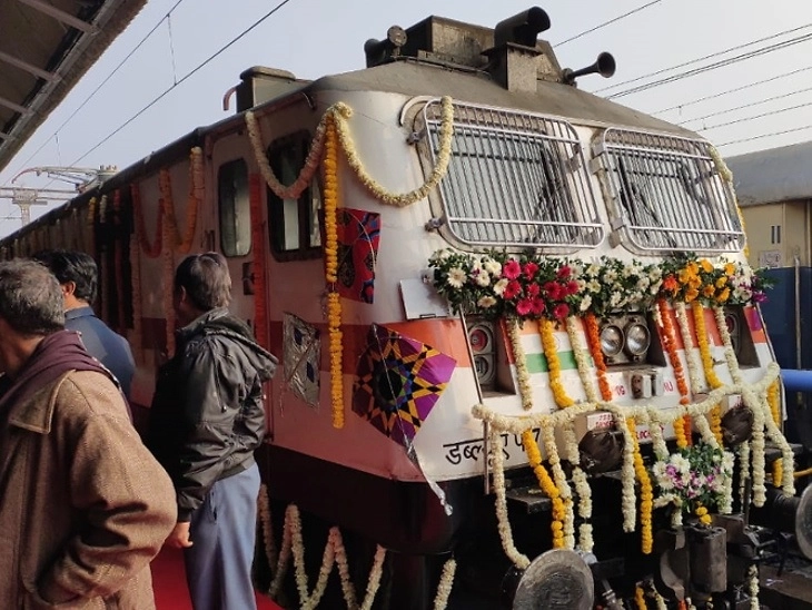 ગુજરાતની પ્રથમ પ્રાઈવેટ ટ્રેન ‘તેજસ’  ટ્રેન માટે 60 દિવસ પહેલાં એડવાન્સ બુકિંગ કરાવી શકાશે