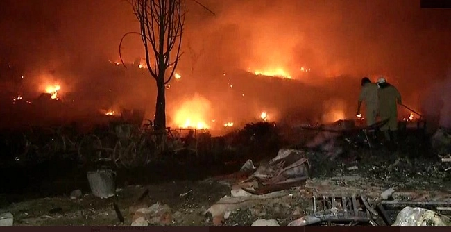 દિલ્હીના તુગલકાબાદની ઝૂંપડપટ્ટીઓમાં લાગી આગ, 200 ઝૂંપડીઓ બળીને ખાખ