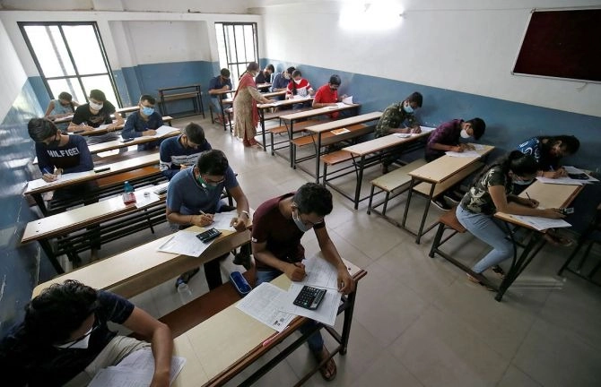 ગુજરાત શિક્ષણ બોર્ડ દ્વારા ધોરણ 9 અને 11 સાયન્સની વર્ષ 2021-22 માટે પરીક્ષાની પેપર સ્ટાઈલ તૈયાર કરાઈ