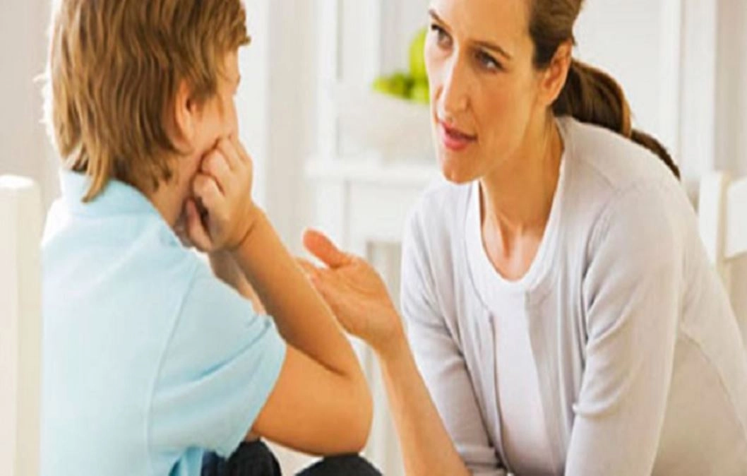 Realtionship Tips : मुलांना विनोदातही या गोष्टी बोलू नयेत, त्यांच्या मनावर वाईट परिणाम होतो