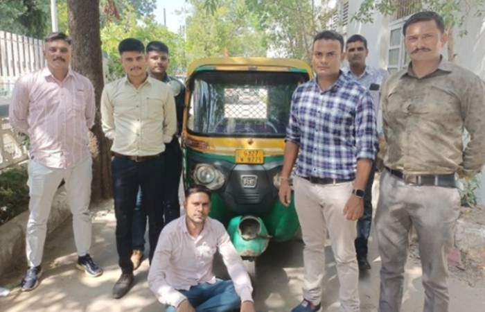 rickshaw pullers bullying in Ahmedabad is viral