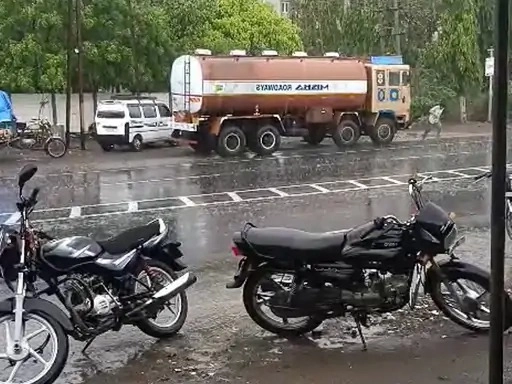 unseasonal rain in Gujarat