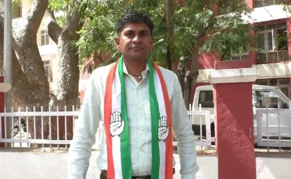 Jamnagar candidate J.P. Marwiya gave an oath not to defect
