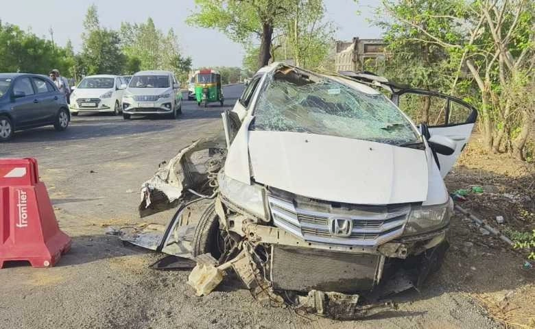 Himmatnagar highway accident Caption