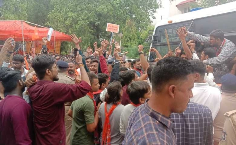 Rahul Gandhi protest by VHP and Bajrang Dal in Ahmedabad, detained by police