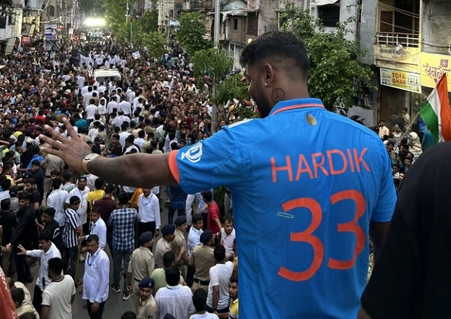 Hardik Pandya's Victory Road Show in Vadodara