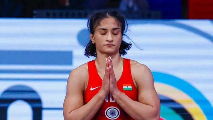 Vinesh Phogat announces retirement From Wrestling,