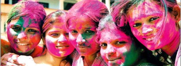 Holi Tips - હોળીના રંગ દુર કરવા આટલી ટિપ્સ અજમાવી જુઓ