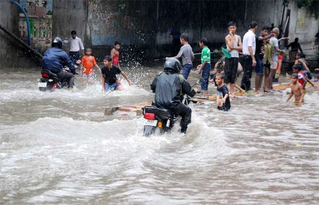 मानसून अपडेट! दिल्ली-एनसीआर में भारी बारिश, सड़कों पर भरा पानी