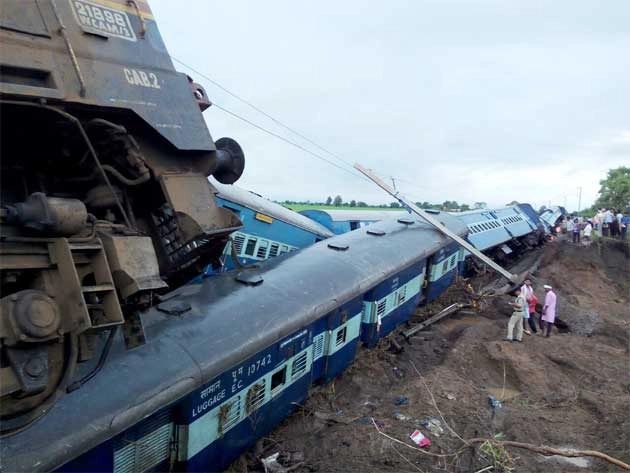 मोदी राज में हुए 350 रेल हादसे, 425 से ज्यादा यात्रियों की मौत, क्यों नहीं रुक रहे हैं हादसे