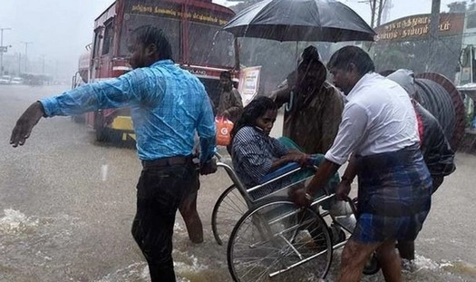 चेन्नई में भारी बारिश का कहर (फोटो)