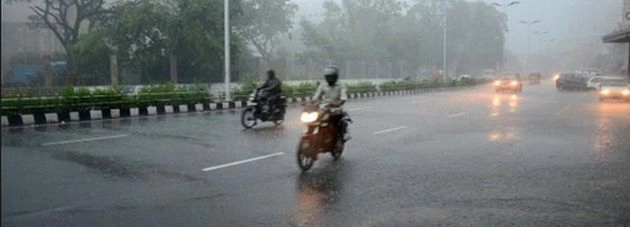 दिल्ली में बारिश, लोगों को उमस से राहत - Rain in Delhi