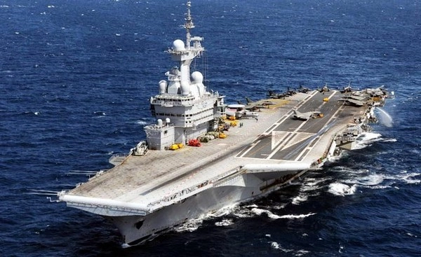 फ्रांस ने ISIS पर किया बड़ा हमला, परमाणु मिसाइलों से लैस जहाज भी भेजा - France deploy nuclear aircraft carrier in Mediterranean sea