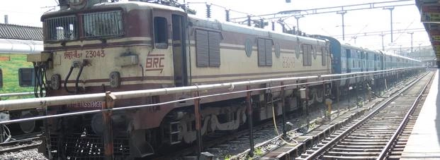 श्रीनगर और बनिहाल के बीच ट्रेन सेवाएं निलंबित