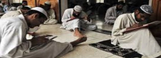 पाकिस्तान को देवबंदी मदरसों को बंद कर देना चाहिए : अमेरिका - Pakistan should close davbandi madrasas