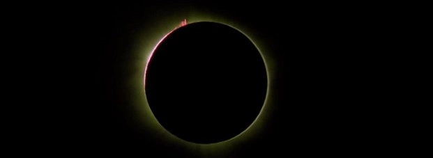 इंडोनेशिया में दिखा पूर्ण सूर्यग्रहण का अद्भुत  नजारा - Full solar ecslipse in Indonisia