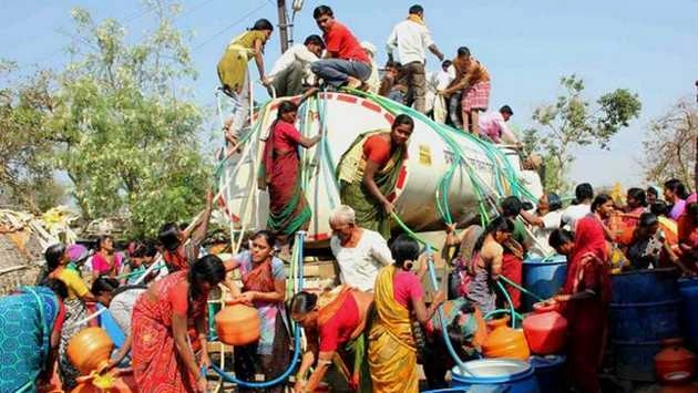 बुंदेलखंड में पानी के लिए दर-दर भटक रहे हैं लोग - Bundelkhand water crises