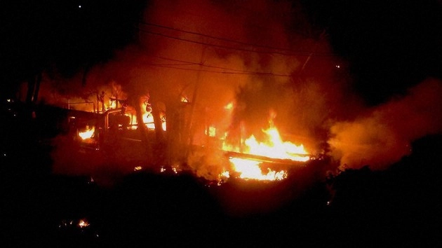 कोलकाता में चमड़ा फैक्टरी में लगी आग
