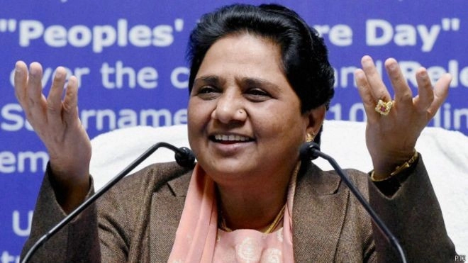 'दलितों के नाम पर दौलत बटोरने वाली मायावती से त्रस्त है जनता' - Mayawati's politics for Dalit votes