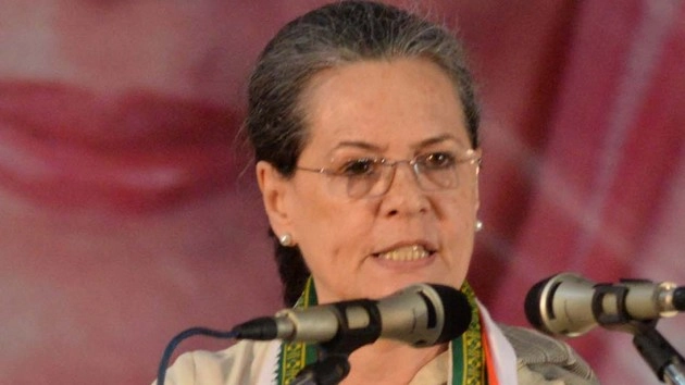 पटाखों ने डाली सोनिया के भाषण बाधा, कई बार हु्ईं भावुक - Sonia Gandhi