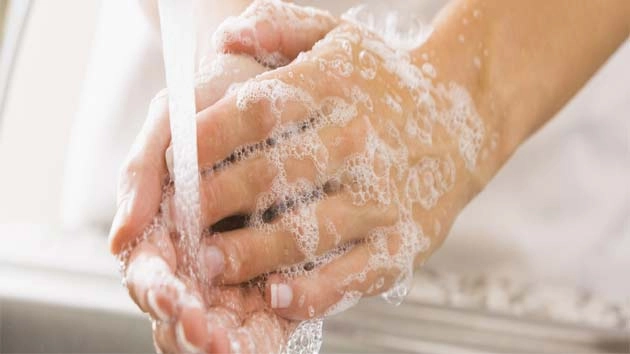 Corona Virus :  पुणे में डुप्लीकेट सेनिटाइजर बनाते हुए 2 गिरफ्तार - coronavirus outbreak duplicate sanitizer and hand wash in indian market