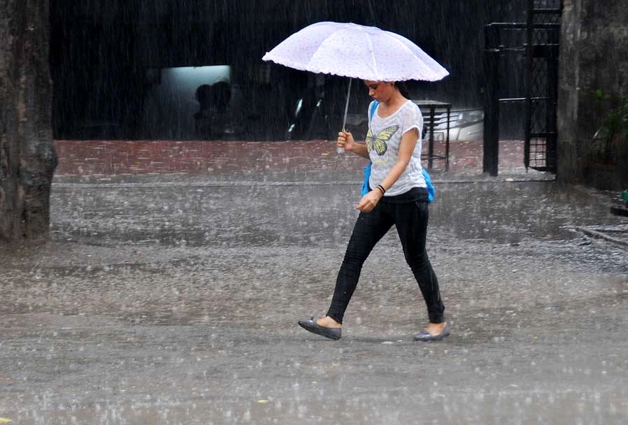 मुंबई, कोंकण में भारी बारिश, जनजीवन प्रभावित