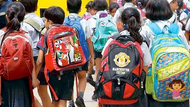 स्कूलों के लिए बड़ी खबर! 10वीं कक्षा तक हिन्दी हो सकती है अनिवार्य - CBSE Hindi books