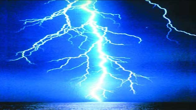 बिहार में बिजली गिरने से 12 लोगों की मौत - 12 people died due to lightning in Bihar