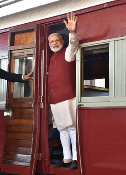 प्रधानमंत्री ने दक्षिण अफ्रीका में महात्मा गांधी की यात्रा को याद किया