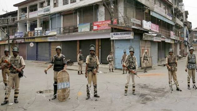 कश्मीर में कर्फ्यू, प्रतिबंध जारी - Kashmir, curfew, Kashmir violence