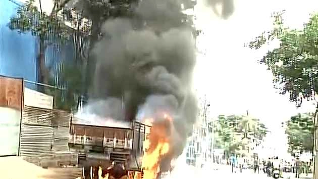 कावेरी विवाद : 40 बसें फूंकी, बेंगलुरु में 7 थानों क्षेत्रों में कर्फ्यू