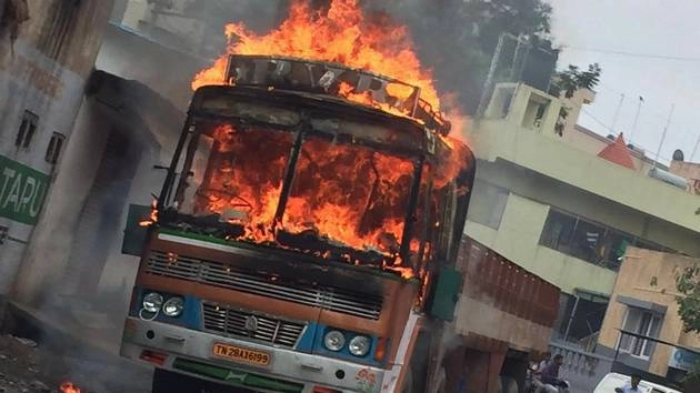 वेंकैया नायडू बोले, कर्नाटक और तमिलनाडु में हिंसा परेशान करने वाली