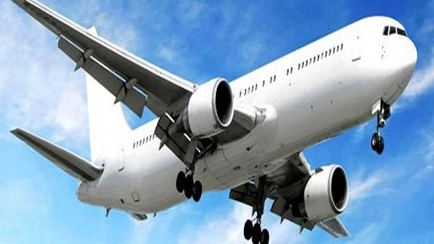 दिल्ली हवाई अड्डे पर वाहन से टकराया विमान - Plane collides with vehicle on Delhi airport