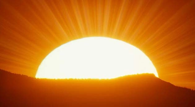नीले घन को चीरकर, झाँक रहा देखो दिनकर - poem on sun in hindi