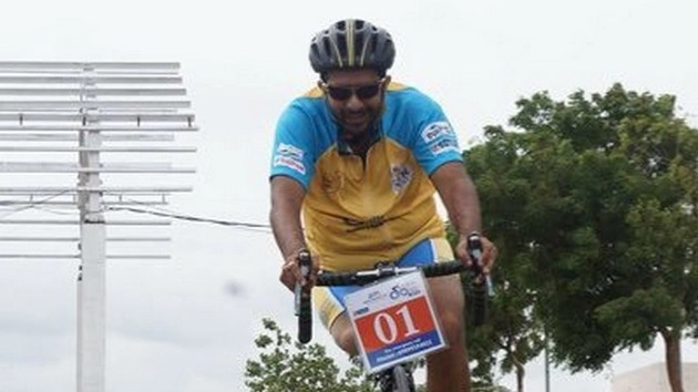 शर्मनाक! पैरासाइकिलिस्ट आदित्य से हवाई अड्डे पर उतरवाए कृत्रिम अंग - Paracyclist Aditya Mehta forced to remove prosthetic leg