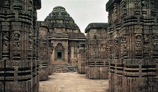 भारी बारिश के कारण कोणार्क के सूर्य मंदिर परिसर में जलजमाव - Konark Sun Temple Orissa Indian Archeology Department