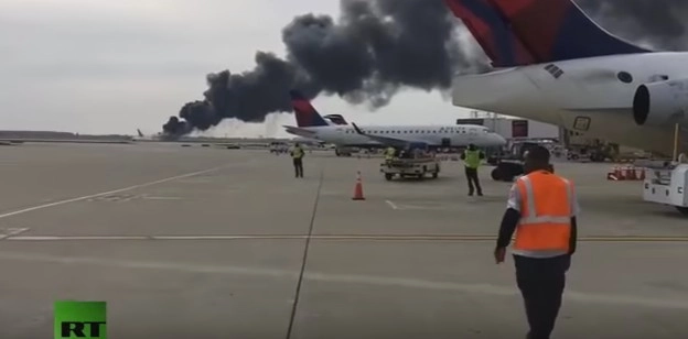 अमेरिकी विमान  में  आग  (वीडियो)