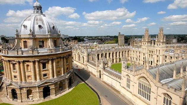 उबाउ पढ़ाई के लिए ऑक्सफोर्ड विश्वविद्यालय के खिलाफ मुकदमा - Oxford University