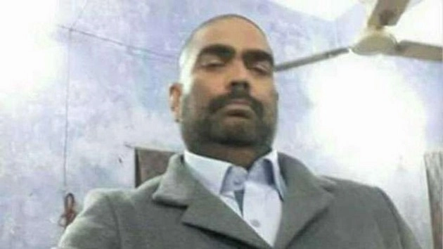 जेल में शहाबुद्दीन ने ली सेल्फी, बवाल... - Shahabuddin's 'selfie' in Siwan jail