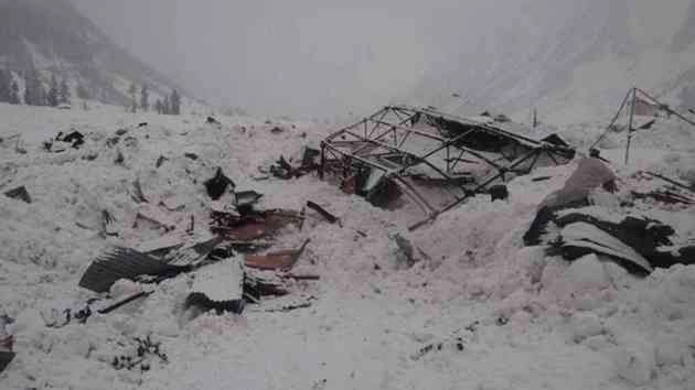 जम्मू-कश्मीर के माछिल सेक्टर में हिमस्खलन से बचाए गए पांच सैनिक शहीद - five soldiers martyr in Machil sector
