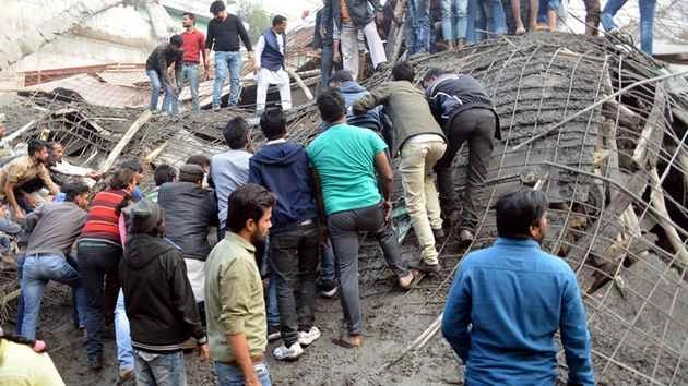 चमत्कार! कानपुर में मलबे से जिंदा निकली मासूम - Kanpur building collepsed