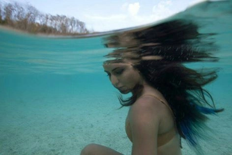 पानी में कैटरीना कैफ दिखीं खूबसूरत - Katrina Kaif looks stunning in this underwater picture