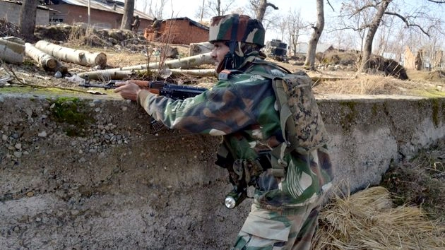 कश्‍मीर में ताबड़तोड़ आतंकी हमलों में दो पुलिसकर्मी शहीद, 10 जख्‍मी