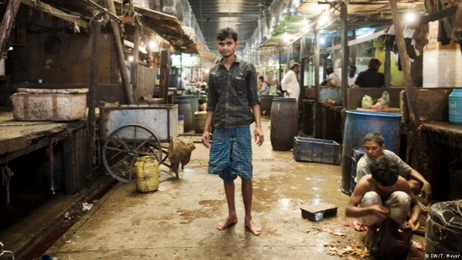 बूचड़खानों पर सख्ती और उद्योगों पर चोट - slaughterhouse
