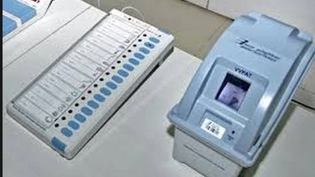 असम में मतदान केंद्र पर मिली इस्तेमाल नहीं की गई ईवीएम